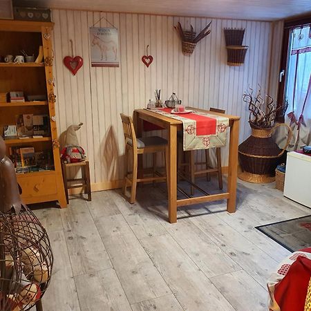 La Ferme De La-Haut B&B Le Haut-du-Them Zewnętrze zdjęcie