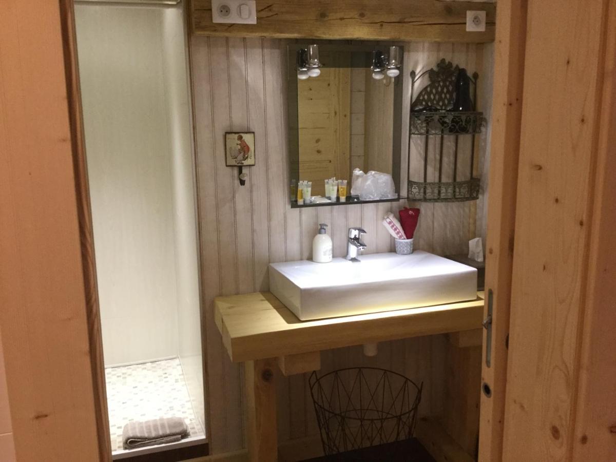 La Ferme De La-Haut B&B Le Haut-du-Them Zewnętrze zdjęcie