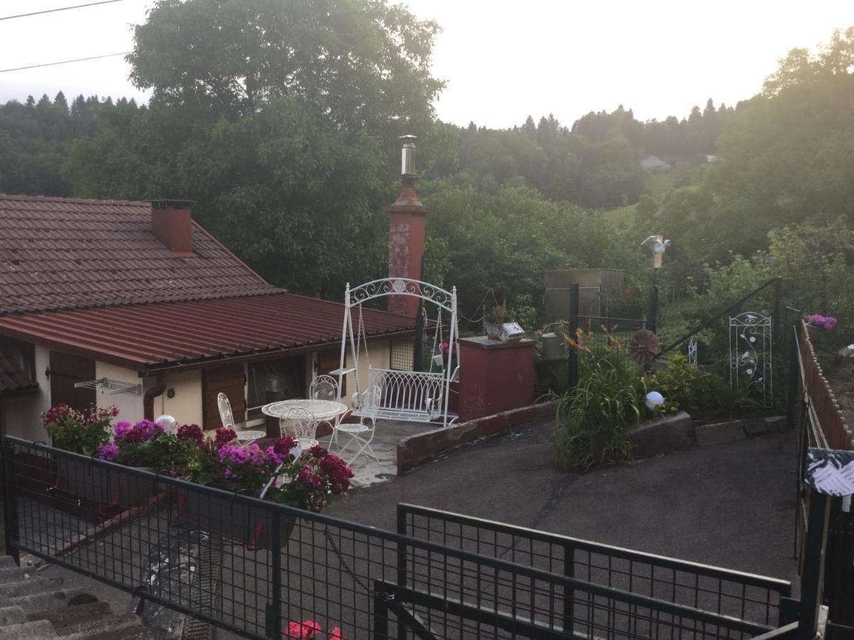 La Ferme De La-Haut B&B Le Haut-du-Them Zewnętrze zdjęcie